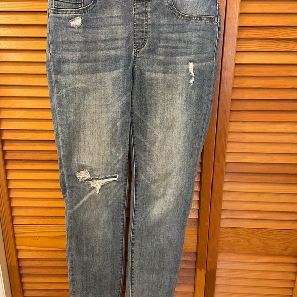 Chico’s Lightly Distressed Pull-On Jeggings, Size 2R, Faded Blue Denim. - Picture 8 of 12